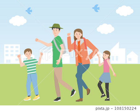 お出かけを楽しむ若い夫婦と子どもの家族 108150224