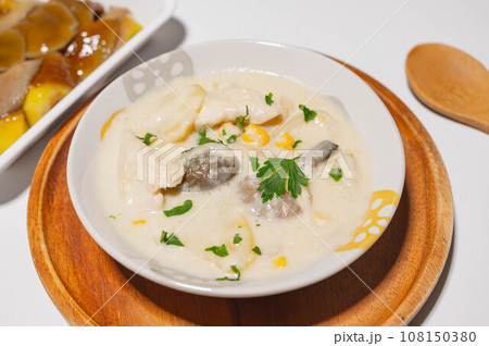 きのことチキンのクリーム煮 きのことチキンのクリーム煮 108150380