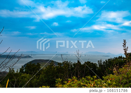 遠見山から見た瀬戸大橋4　香川県丸亀市本島 108151786