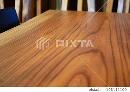 ケヤキの一枚板のテーブル 108152100