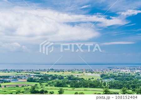 (北海道)有珠山SA (上り)から見る伊達市の街並みと噴火湾 (北海道)有珠山SA (上り)から見る伊達市の街並みと噴火湾 108152404