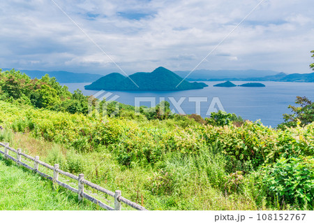 （北海道）洞爺湖・サイロ展望台の眺め 108152767