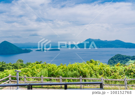 （北海道）洞爺湖・サイロ展望台の眺め 108152768