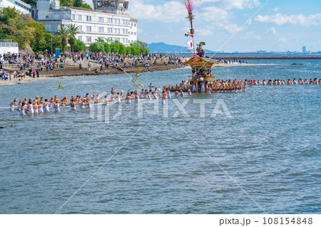 三谷祭、山車が海を渡る海中渡御〈愛知県蒲郡市〉 108154848