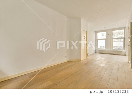 an empty room with wood flooring and white walls in the room is very clean, but there is no furniture 108155238