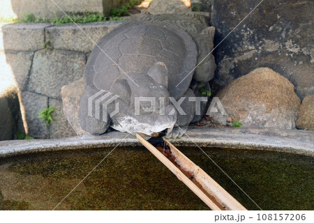 尾道艮神社の手水舎 108157206