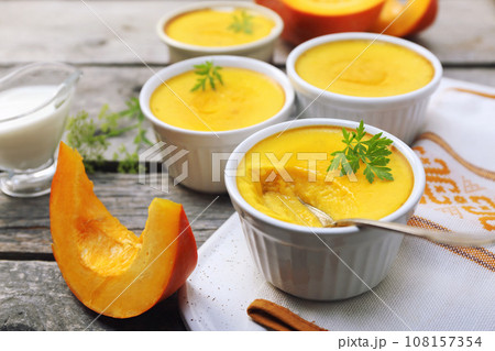Dietetic food. Four servings of pumpkin flan 108157354