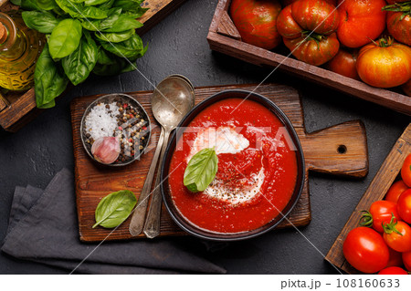 Refreshing homemade cold tomato gazpacho soup 108160633