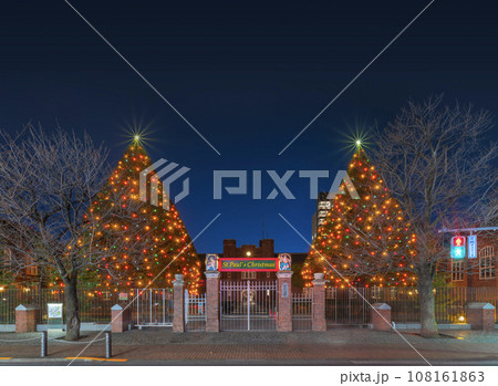 [東京・池袋] 年末にはクリスマスツリーがライトアップされる立教大学の夜景。 108161863