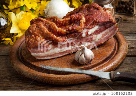 Boiled smoked bacon. 108162102