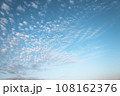 青い空と白い雲 108162376