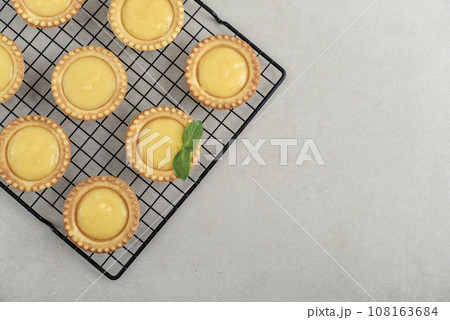 Mini tarts with lemon and custard filling Mini tarts with lemon and custard filling 108163684