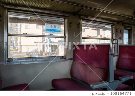 【牟岐線】阿南駅に停車する列車の車窓 108164771