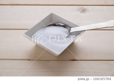 塩と計量スプーン 塩と計量スプーン 108165768