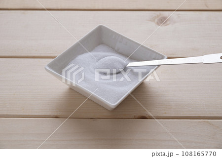 塩と計量スプーン 塩と計量スプーン 108165770
