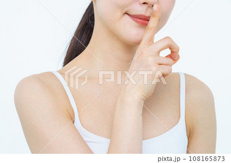 女性　ビューティー　お静かに 108165873