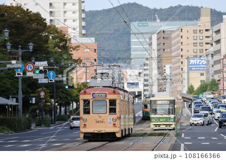 広島電鉄 路面電車 47 3100形 3101号 紙屋町西~原爆ドーム前 広島電鉄 路面電車 47 3100形 3101号 紙屋町西~原爆ドーム前 108166366