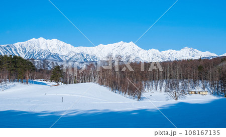 中山高原から望む冬の北アルプス 108167135