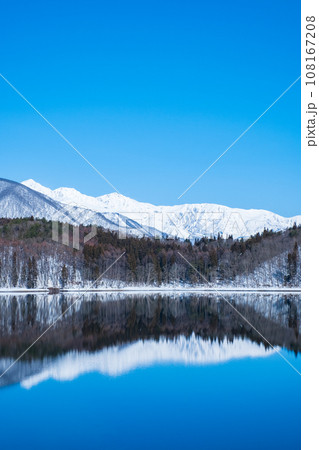 青木湖(冬):白馬三山を望む 青木湖(冬):白馬三山を望む 108167208