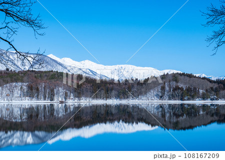 青木湖(冬):白馬三山を望む 青木湖(冬):白馬三山を望む 108167209