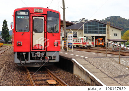 秋田内陸縦貫鉄道のAN-8806形車両 角館行きと車両基地（阿仁合駅） 108167989