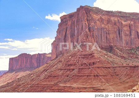 米国 モニュメントバレー 巨大ビュートの風景 米国 モニュメントバレー 巨大ビュートの風景 108169451