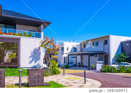 電柱のない閑静な街 108169471