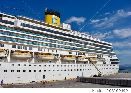 境夢港ターミナルに停泊する豪華客船　コスタ　セレーナ 108169499