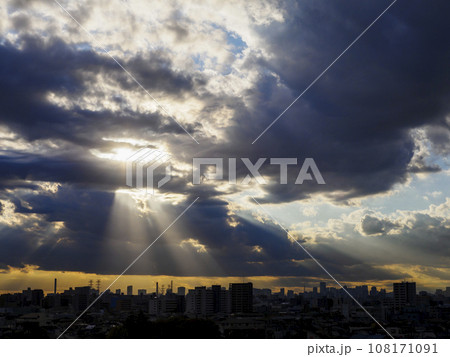 雲間からの光・薄明光線 108171091
