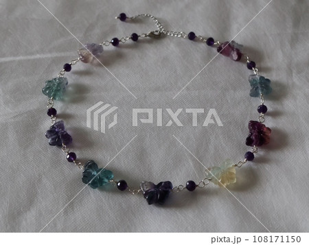 蝶のネックレス（フローライト＆アメジスト） 108171150