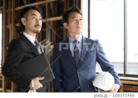 ビジネスや不動産やビルの重要事項説明や購入ビルの点検や確認 ビジネスや不動産やビルの重要事項説明や購入ビルの点検や確認 108171460