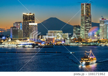 富士山が見えるみなとみらいの絶景 108171962