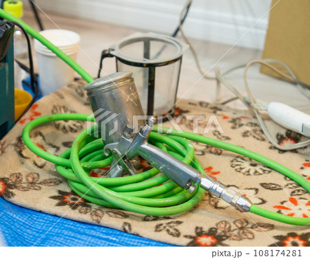 絵具ペイントとエアスプレーでのアート作品 絵具ペイントとエアスプレーでのアート作品 108174281