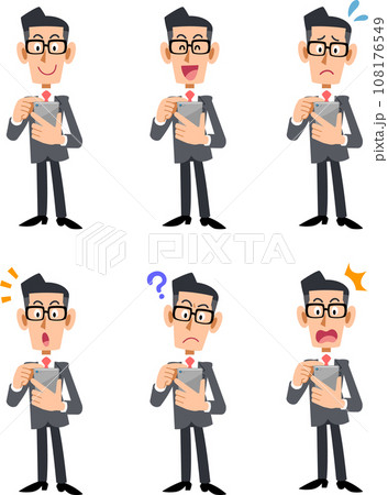 スマートフォンを操作する眼鏡のビジネスマン　6種類の表情　全身 108176549