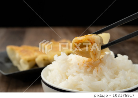 餃子焼き上がり ご飯 餃子焼き上がり ご飯 108176917