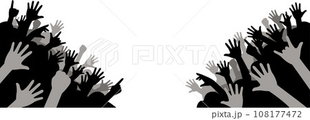 ライブ会場で盛り上がるオーディエンスのシルエット ライブ会場で盛り上がるオーディエンスのシルエット 108177472