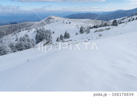 雪景色の富士見台高原 108178839