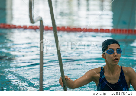 スイミング スイミング 108179419