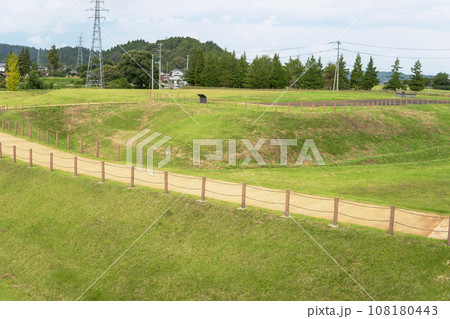 国史跡【柳之御所遺跡・平泉館】藤原氏政庁跡の堀跡／岩手県平泉町 108180443
