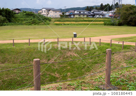 国史跡【柳之御所遺跡・平泉館】藤原氏政庁跡の堀跡／岩手県平泉町 108180445