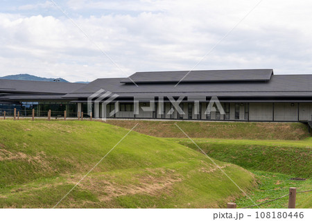 国史跡【柳之御所遺跡・平泉館】堀と資料館／岩手県平泉町 108180446