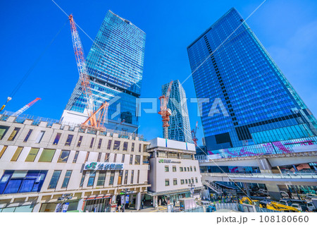 日本の東京都市景観 10月・渋谷駅や渋谷駅解体工事、クレーン、桜丘口再開発などを望む＝26日 108180660