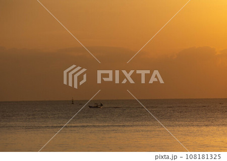 大分市 佐賀関の朝焼け 大分市 佐賀関の朝焼け 108181325