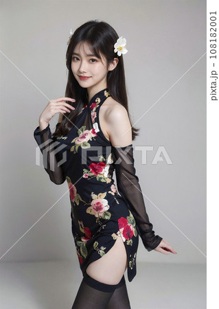 花柄のチャイナ服が似合う女性（AI生成画像） 108182001