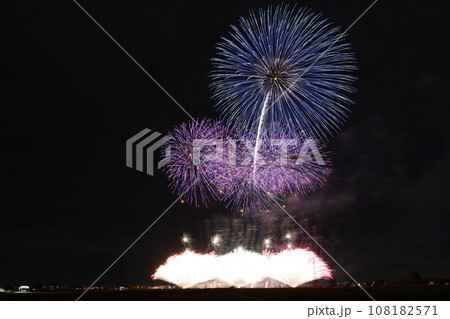 夜空に咲く大輪の花 　＜ちくせい花火大会2023＞ 108182571