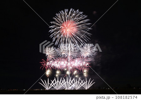 夜空に咲く大輪の花 　＜ちくせい花火大会2023＞ 108182574