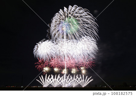 夜空に咲く大輪の花 <ちくせい花火大会2023> 夜空に咲く大輪の花 <ちくせい花火大会2023> 108182575