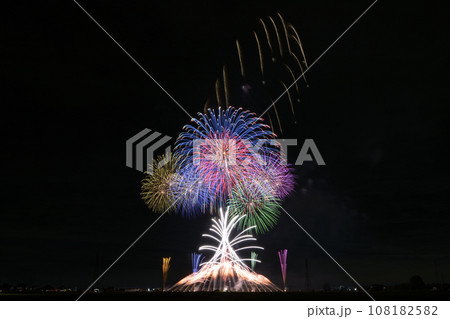 夜空に咲く大輪の花 <ちくせい花火大会2023> 夜空に咲く大輪の花 <ちくせい花火大会2023> 108182582