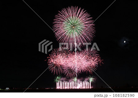 夜空に咲く大輪の花 　＜ちくせい花火大会2023＞ 108182590