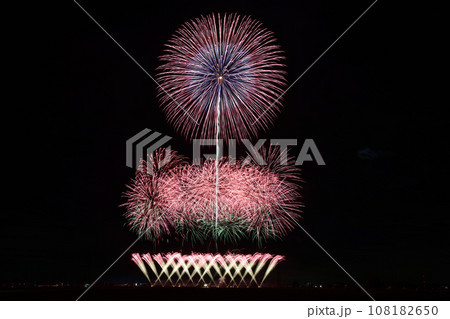 夜空に咲く大輪の花 　＜ちくせい花火大会2023＞ 108182650